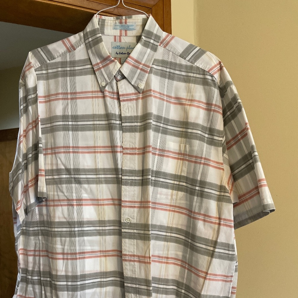 Men’s shirt sleeve button down